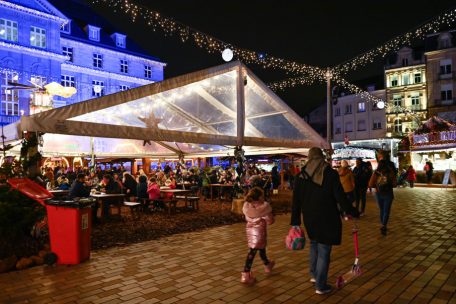 Gut besucht, aber nicht zum Bersten voll: Die Hygieneregeln lie&szlig;en sich am Dienstag einfacher beachten als an einem prall gef&uuml;llten Wochenende