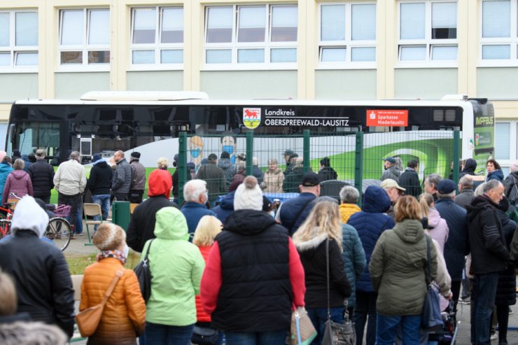  66.884 Fälle an einem Tag / Neuer Infektions-Rekord in Deutschland – Inzidenz bei über 400