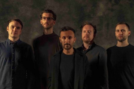 Musik / „Robert Smith kann man nichts abschlagen“: Maybeshewill über ihre neue Platte „No Feeling is Final“