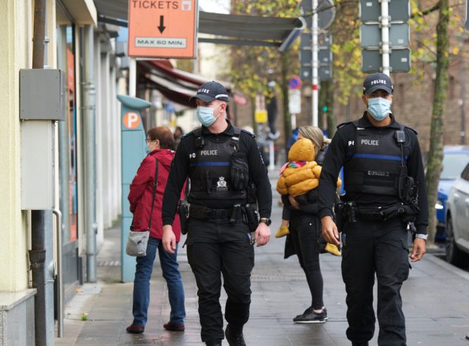 Howald / Mann mit Messer überfällt Lebensmittelgeschäft in Howald