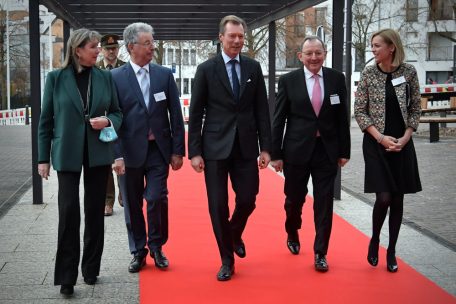Lydie Polfer (B&uuml;rgermeisterin der Stadt Luxemburg), Syvicol-Pr&auml;sident Emile Eicher, Grand-Duc Henri, Fernand Etgen (Chamber-Pr&auml;sident) und Innenministerin Taina Bofferding