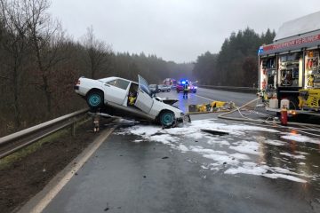 Polizei / 18-jähriger Autofahrer stirbt nach Frontalkollision bei Mertesdorf