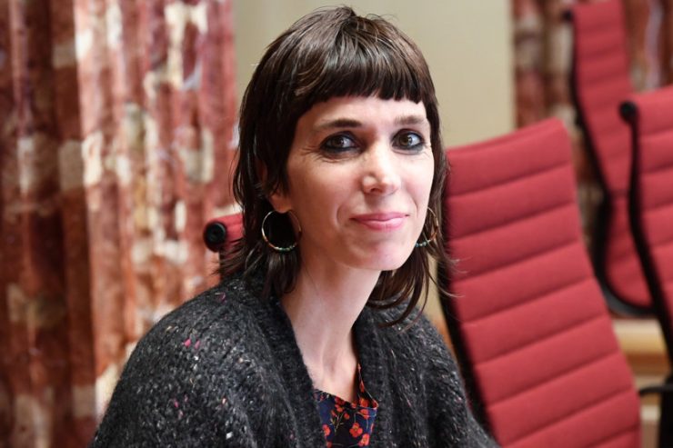 „déi Lénk“ / Nathalie Oberweis ist gegen eine Impfpflicht – aber für mehr Tests