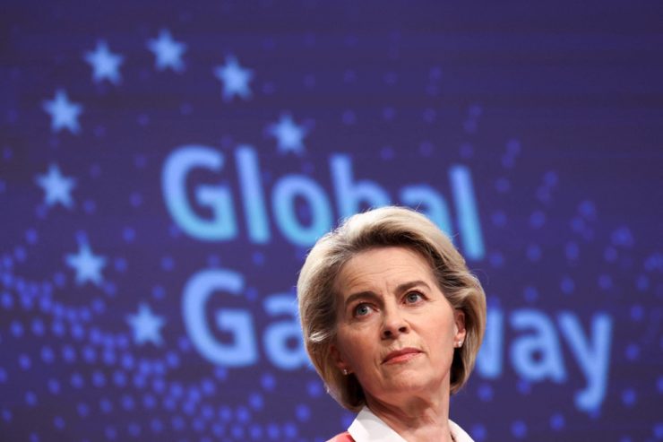 Omikron-Variante / Von der Leyen für Prüfung von allgemeiner Impfpflicht in der EU