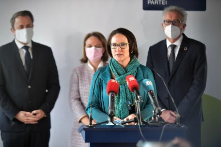 DP-Pressekonferenz / Diplomatin Yuriko Backes übernimmt das Finanzministerium