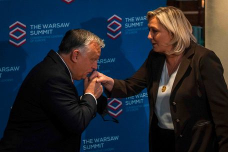 Rechtspopulisten / Jaroslaw Kaczynski bezirzt Marine Le Pen