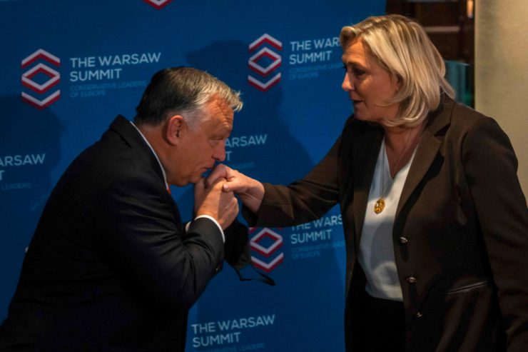 Rechtspopulisten / Jaroslaw Kaczynski bezirzt Marine Le Pen