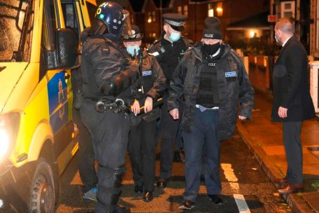 Großbritannien / Bald Spürhunde im Unterhaus? Boris Johnson als Drogen-Sheriff im Einsatz