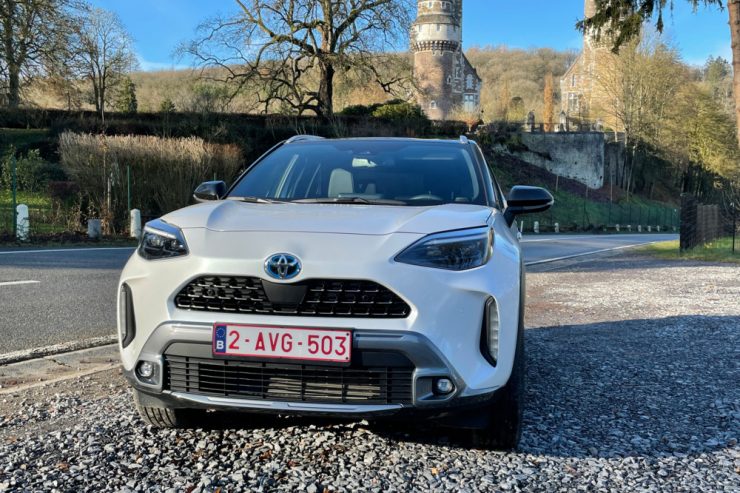 Stadt-Hybrid in attraktivem Look / Der Toyota Yaris Cross AWD-i ist ein sparsamer Alltagsbegleiter