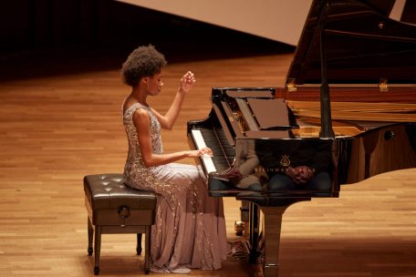 Alain spannt den Bogen / Von Feinarbeit und musikalischem Feuer