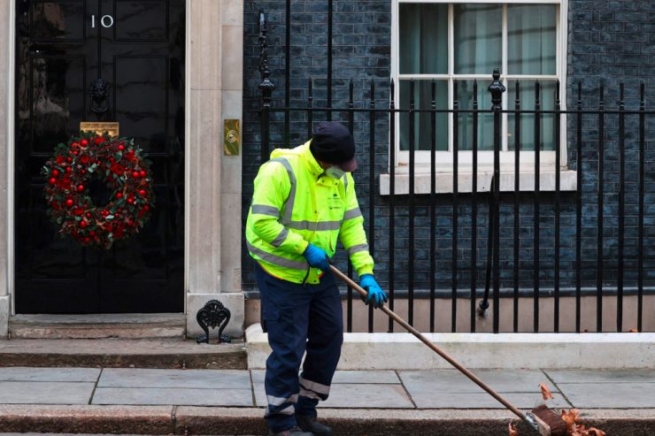 Großbritannien / Eklatanter Verstoß gegen Corona-Lockdown in der Downing Street bringt Premier Johnson in Misskredit