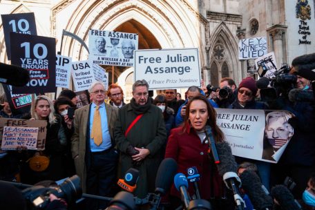 Wikileaks-Gründer / Gericht hebt Auslieferungsverbot für Assange an USA auf