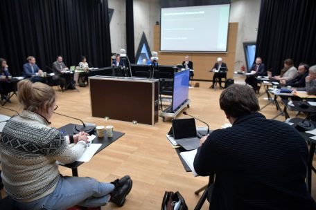 Der Gemeinderat im Ausweichquartier auf Belval. Ende Februar soll die Renovierung des Saals im Rathaus abgeschlossen sein.&nbsp;