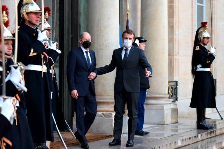 Erste Auslandsreise / Kanzler Olaf Scholz zu Antrittsbesuchen in Paris und Brüssel