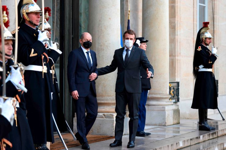 Erste Auslandsreise / Kanzler Olaf Scholz zu Antrittsbesuchen in Paris und Brüssel