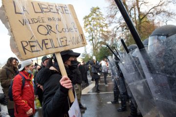 Luxemburg  / Wasserwerfer, Bengalos, friedlicher Protest – So verlief die Corona-Demo am Samstag