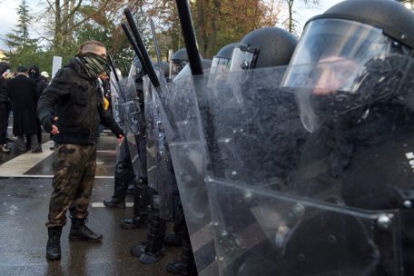 Einzelne Personen provozierten auch noch nach dem Einsatz des Wasserwerfers