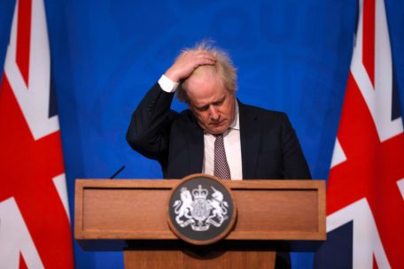 Großbritannien / „Er kennt keine Regeln“: Wie immer neue Enthüllungen Boris Johnson in Bedrängnis bringen