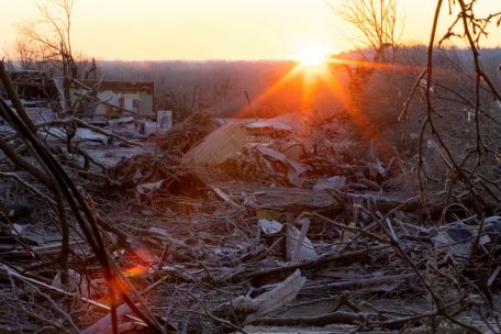 Dawson Springs: Tr&uuml;mmer und &Uuml;berreste von H&auml;user, die durch einen Tornado zerst&ouml;rt wurden.