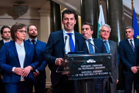 Bulgarien / Regierung im dritten Anlauf – Vierparteienkoalition vor schwieriger Mission