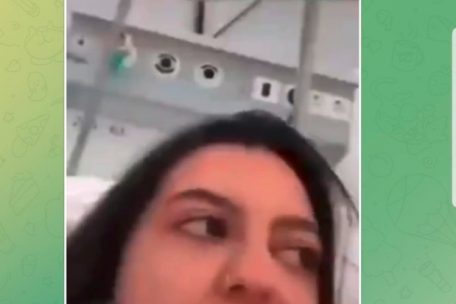 Verschwörungstheorie: Eine Frau soll eine hospitalisierte Corona-Patientin gespielt haben