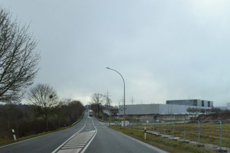 Die Einmündung von der Industriezone „am Seif“ (hier befinden sich Unternehmen wie Creos, Luxlait und ab 2025 auch Céodeux) in die N7 soll ebenfalls durch einen Verteilerkreis entschärft werden