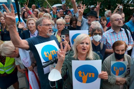 Polen / Regierung paukt umstrittenes Mediengesetz durchs Parlament