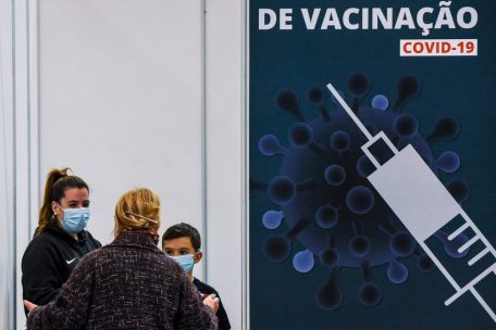 Omikron / Infektionsexplosion auf Mallorca, Teneriffa und an der Algarve