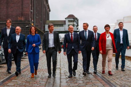 Am 24. November einigten sich die SPD, die Gr&uuml;nen und die FDP auf einen Koalitionsvertrag: Der Weg f&uuml;r die erste Drei-Parteien-Bundesregierung in Deutschland war frei&nbsp;