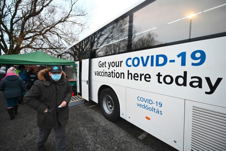 Omikron / Britische Regierung zögert vor neuen Beschränkungen