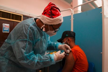 Deutschland / Regierung will nun bis Ende Januar 80-Prozent-Impfquote erreichen