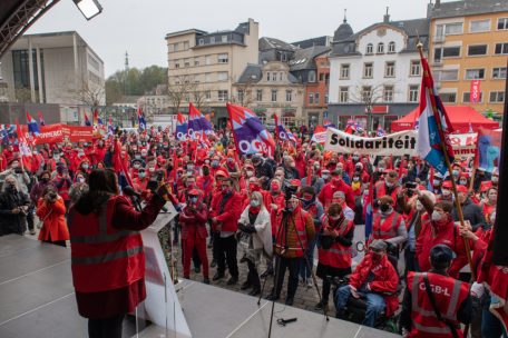 Hoffnung am 1. Mai, dennoch sozialer Stillstand / Eine enttäuschende Tripartite, eine ausgebremste Steuerreform …