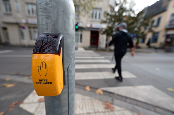 Luxemburg / Kind wird von Auto angestoßen und leicht verletzt