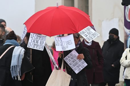 Zum Glacis waren am Samstagnachmittag in etwa hundert Teilnehmer gekommen, um ihren Unmut kundzutun