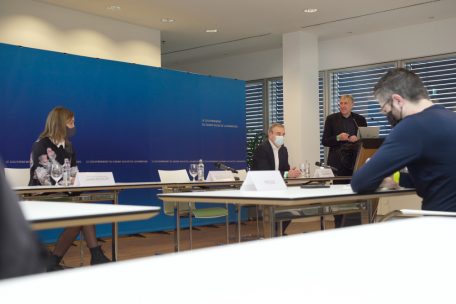 Lehrer, die sich f&uuml;r das Projekt interessieren, k&ouml;nnen sich mit Juliette B&uuml;chler (l.) von der &bdquo;Mobilit&eacute;itszentral&ldquo; in Verbindung setzen<br />
