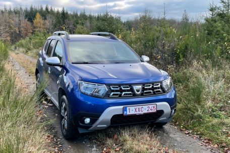 Dacia Duster: Immer noch im Gelände-Look, aber mit viel Komfort und bester Ausstattung in der nunmehr dritten Generation. Mit Benzin oder Diesel und wahlweise Allrad und Automatik.