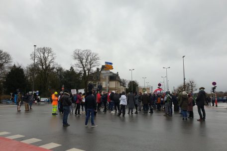 Die Proteste am Glacis verliefen friedlich. Dort hatten sich kaum mehr als 50 Teilnehmer eingefunden.
