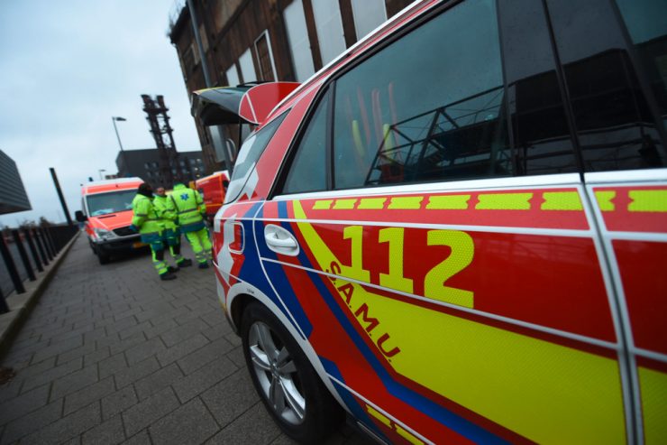 Zehn Verletzte / Unfall in Luxemburg: Bus stößt erst mit Auto zusammen und kracht dann gegen ein Haus