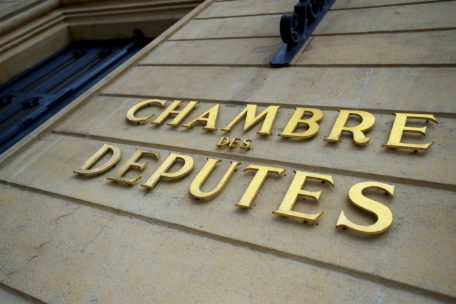 Staatsministerium / 28-seitiger Fragenkatalog gibt Abgeordneten erste Anstöße zur Impfpflicht-Debatte