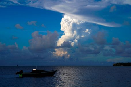 Naturgewalten / Tsunami-Warnungen im Pazifik-Raum nach Ausbruch von Untersee-Vulkan