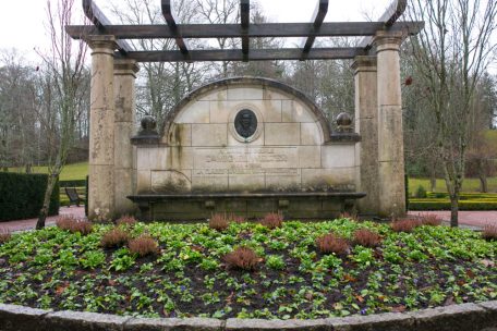 Das Denkmal zu Ehren von Dr. Michel Welter auf dem Escher Galgenberg
