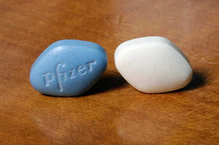 Deutschland / Potenzmittel Viagra bald ohne Rezept? Freigabe hätte Vor- und Nachteile