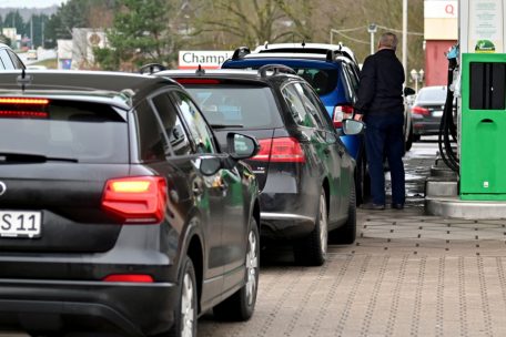 Spritpreise / Eine schwierige Zeit für Autofahrer – Auf Tiefststände folgen Höchstpreise