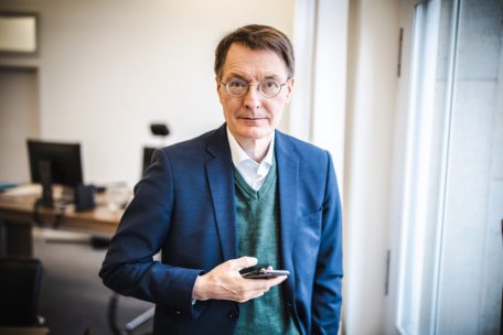 Interview / Karl Lauterbach über Impfpflicht, Geduld mit Ungeimpften und Omikron als Geländewagen