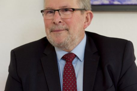 Mars Di Bartolomeo ist Pr&auml;sident der Verfassungskommission des Luxemburger Parlamentes und neben L&eacute;on Gloden, Simone Beissel und Charles Margue einer der vier Berichterstatter