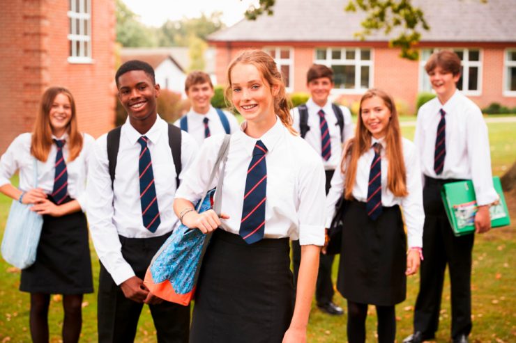 13 neue Petitionen / Bürger fordern Einführung von Schuluniform, Tierfriedhof und Risikoprämie für Ungeimpfte