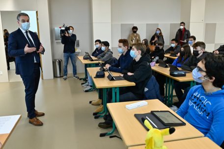 Claude Meisch stellt sich den Fragen der Sch&uuml;ler