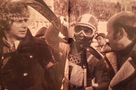 Schranz erf&auml;hrt seinen Ausschluss, umgeben von den Journalisten Scherzer (rechts) und Pr&uuml;ller