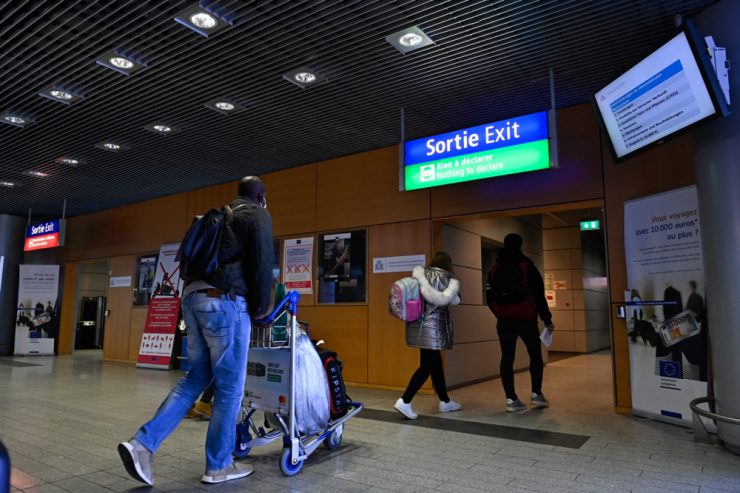 Brüssel / Neue Reiseregeln ab Dienstag – EU-Staaten versprechen sich neuen Anreiz für Booster-Impfung