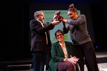 Sehr überzeugend spielte Renelde Pierlot eine Luxemburger Lehrerin, die in ihrem Eifer einen ihrer Schuhe auszieht, um die Vergangenheit des stiefelettenförmigen Luxemburgs zu veranschaulichen